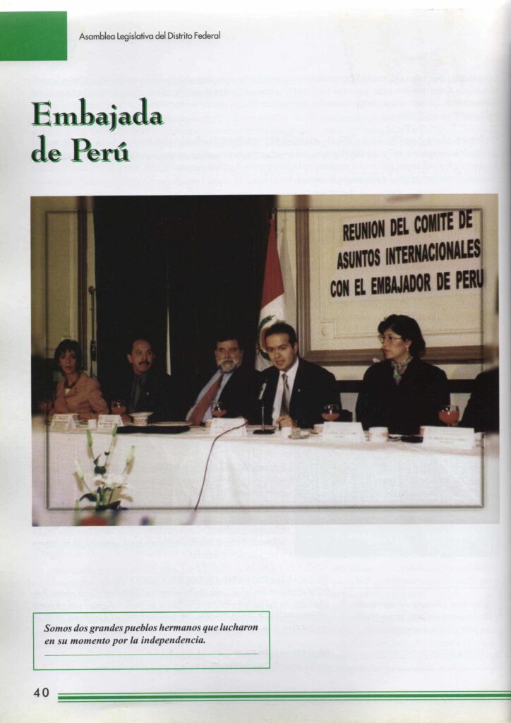 El Embajador de Perú y Santiago León Aveleyra